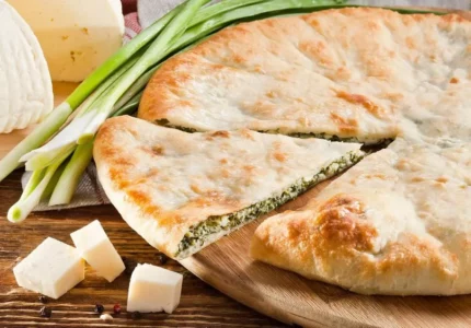 Пирог с брынзой и зеленым луком